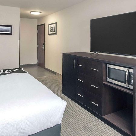 Hotel La Quinta By Wyndham Moscow Pullman Esterno foto