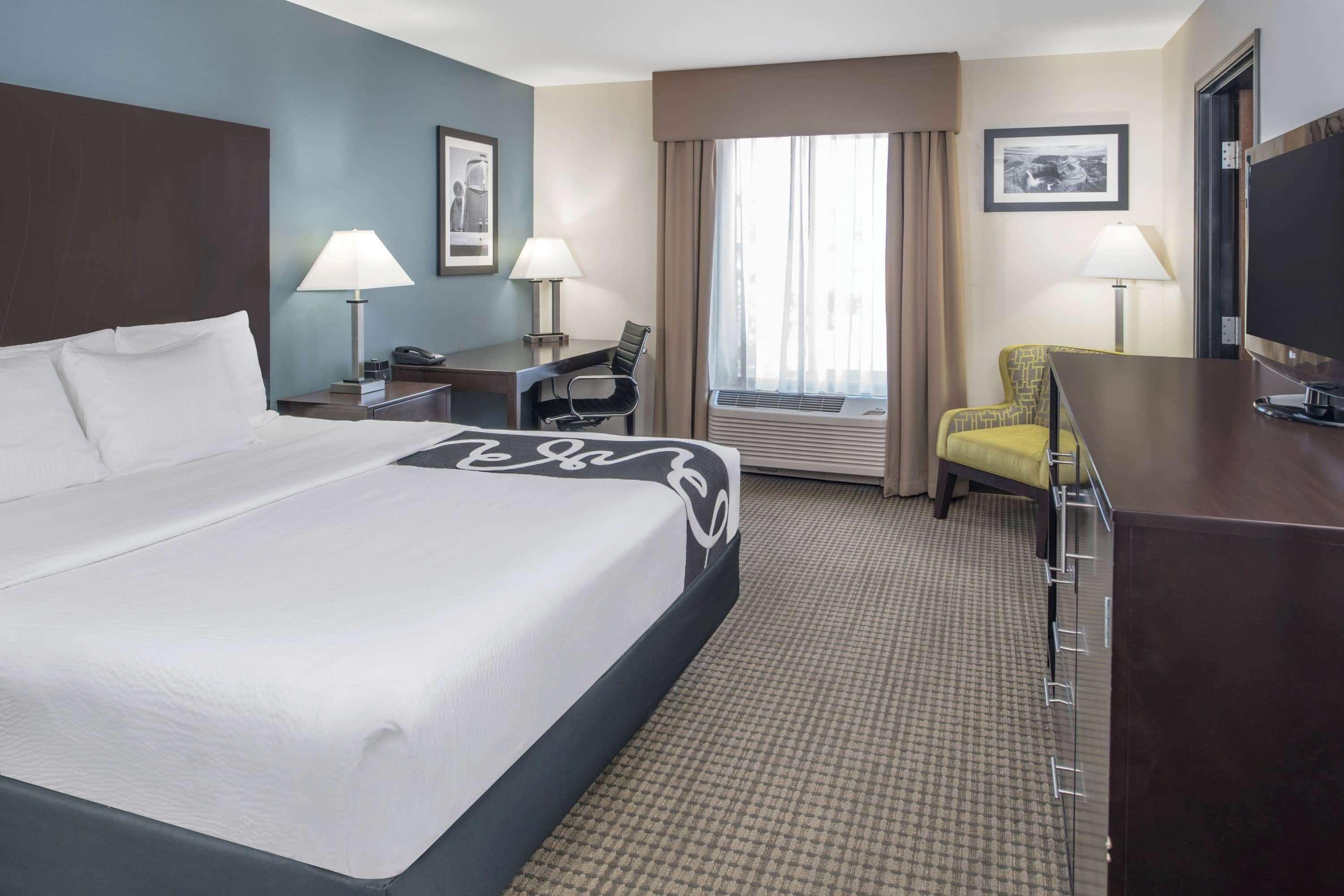 Hotel La Quinta By Wyndham Moscow Pullman Esterno foto