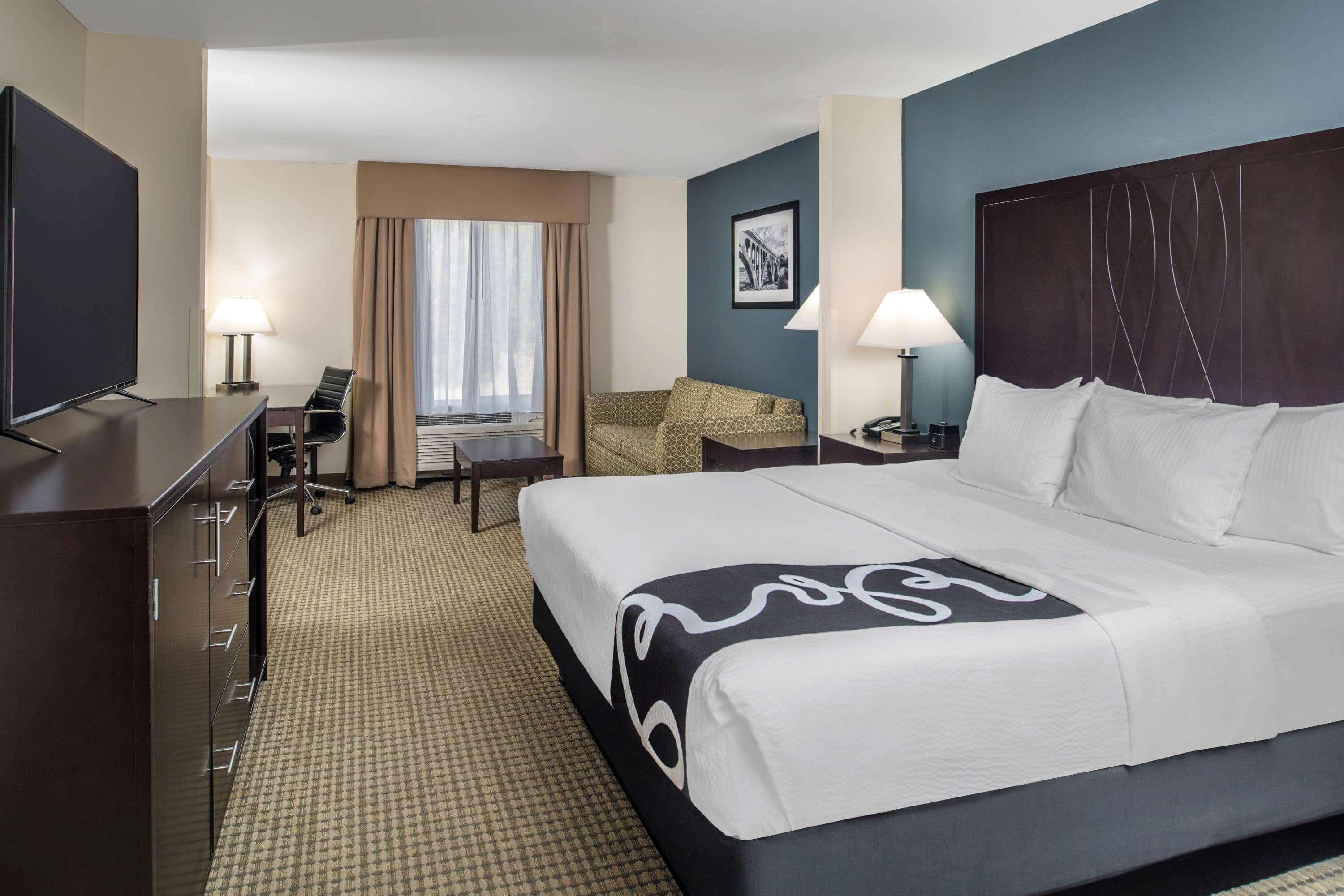 Hotel La Quinta By Wyndham Moscow Pullman Esterno foto